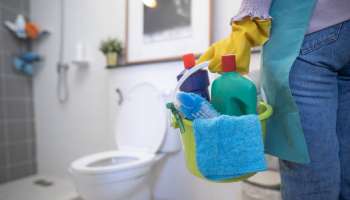 Bathroom Cleaning Tips: ബാത്റൂമിനുള്ളിൽ ദുർഗന്ധമാണോ? ഈ വഴികൾ പരീക്ഷിക്കൂ 