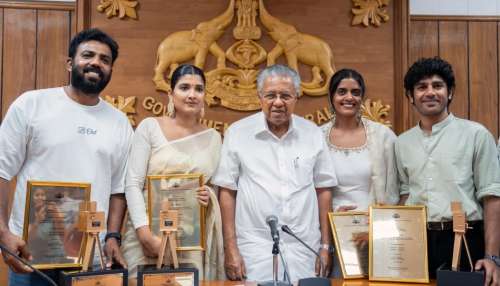 Cannes Film Festival: കാൻ ചലച്ചിത്ര മേളയിൽ തിളങ്ങിയ മലയാള ചലച്ചിത്ര പ്രവർത്തകർക്ക് ആദരം; ഉപഹാരങ്ങൾ കൈമാറി മുഖ്യമന്ത്രി Cannes Film Festival: കാൻ ചലച്ചിത്ര മേളയിൽ തിളങ്ങിയ മലയാള ചലച്ചിത്ര പ്രവർത്തകർക്ക് ആദരം; ഉപഹാരങ്ങൾ കൈമാറി മുഖ്യമന്ത്രി