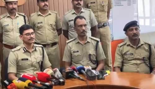 Mobile Phone Theft: കൊച്ചിയിൽ അലന്വാക്കറുടെ സംഗീത പരിപാടിക്കിടെ കവർന്നത് 39 ഫോണുകൾ; പ്രതികളെത്തിയത് വിമാനത്തിൽ, നാല് പേർ പിടിയിൽ Mobile Phone Theft: കൊച്ചിയിൽ അലന്വാക്കറുടെ സംഗീത പരിപാടിക്കിടെ കവർന്നത് 39 ഫോണുകൾ; പ്രതികളെത്തിയത് വിമാനത്തിൽ, നാല് പേർ പിടിയിൽ