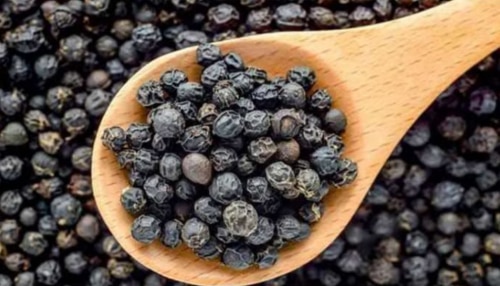 Health Benefits Of Black Pepper: കുരുമുളക് ഭക്ഷണത്തിൽ ഉൾപ്പെടുത്താറുണ്ടോ? അത്ഭുതപ്പെടുത്തും ഈ ഗുണങ്ങൾ!