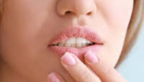 DIY Lip Scrubs: മഞ്ഞുകാലമല്ലേ, ചുണ്ട് വരണ്ടുപൊട്ടാൻ സാധ്യതയുണ്ട്! ലിപ് സ്ക്രബ് വീട്ടിൽ തന്നെ ഉണ്ടാക്കാം...