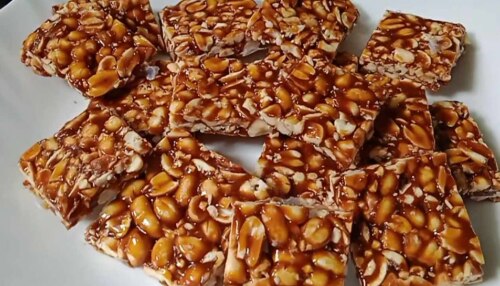 Peanut Candy Recipe: എന്തെങ്കിലുമൊക്കെ കൊറിച്ച് കൊണ്ടിരിക്കാൻ ഇഷ്ടമാണോ? മധുരമൂറും കപ്പലണ്ടി മിഠായി ആയാലോ, വീട്ടിലുണ്ടാക്കാം...