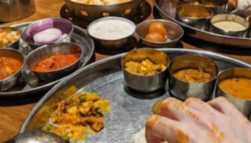 Vastu Shastra: നിർഭാ​ഗ്യങ്ങൾ പടികടന്നുവരും; വാസ്തു ദോഷം മാറ്റാൻ ഭക്ഷണം കഴിക്കുമ്പോൾ ഈ തെറ്റുകൾ ഒഴിവാക്കൂ...