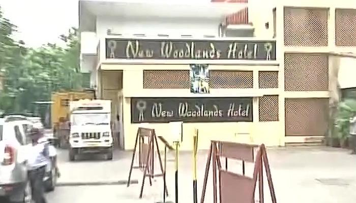 കാവേരി നദീ തര്ക്കം: തമിഴ്നാട്ടിലും കര്ണാടകയിലും സംഘര്ഷം രൂക്ഷം; ചെന്നൈയിലെ കര്ണാടക ഹോട്ടലിനു നേരെ പെട്രോള് ബോംബാക്രമണം കാവേരി നദീ തര്ക്കം: തമിഴ്നാട്ടിലും കര്ണാടകയിലും സംഘര്ഷം രൂക്ഷം; ചെന്നൈയിലെ കര്ണാടക ഹോട്ടലിനു നേരെ പെട്രോള് ബോംബാക്രമണം