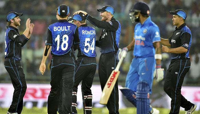 രണ്ടാം ഏകദിനം: ഫിറോസ് ഷാ കോട്ലയില് ഇന്ത്യക്ക് കാലിടറി; ന്യൂസിലന്ഡിനോട് ആറ് റണ്സിന് തോറ്റു രണ്ടാം ഏകദിനം: ഫിറോസ് ഷാ കോട്ലയില് ഇന്ത്യക്ക് കാലിടറി; ന്യൂസിലന്ഡിനോട് ആറ് റണ്സിന് തോറ്റു