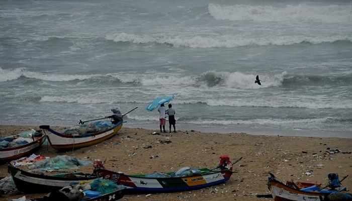 തമിഴ്നാട്‌ തീരത്ത് ദുര്‍ബലമായി നാഡ; തമിഴ്നാടിലും പുതുച്ചേരിയിലും കനത്ത മഴക്ക് സാധ്യതയുണ്ടെന്ന് കാലാവസ്ഥാ നിരീക്ഷണ കേന്ദ്രം