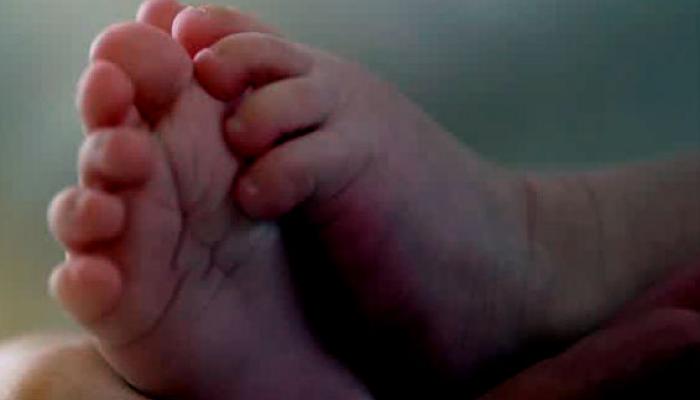 കോഴഞ്ചേരി ജില്ലാ ആശുപത്രിയില് തട്ടിക്കൊണ്ടുപോയ നവജാത ശിശുവിനെ പോലീസ് കണ്ടെത്തി കോഴഞ്ചേരി ജില്ലാ ആശുപത്രിയില് തട്ടിക്കൊണ്ടുപോയ നവജാത ശിശുവിനെ പോലീസ് കണ്ടെത്തി