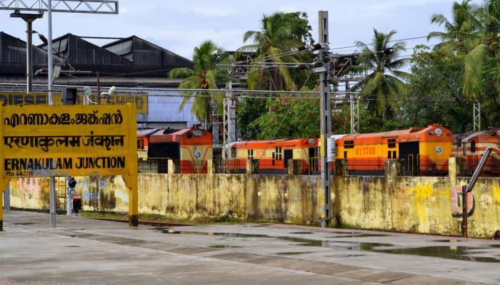 എറണാകുളത്തു നിന്ന് മലബാറിലേക്ക് ഓണം സ്പെഷൽ ട്രെയിൻ എറണാകുളത്തു നിന്ന് മലബാറിലേക്ക് ഓണം സ്പെഷൽ ട്രെയിൻ