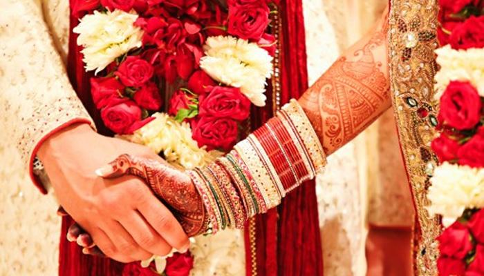 ഹിന്ദു വിവാഹ മോചനം: ആറു മാസത്തെ ‘പുനര്വിചിന്തന സമയം’ നിര്ബന്ധമല്ലെന്ന് സുപ്രീം കോടതി ഹിന്ദു വിവാഹ മോചനം: ആറു മാസത്തെ ‘പുനര്വിചിന്തന സമയം’ നിര്ബന്ധമല്ലെന്ന് സുപ്രീം കോടതി