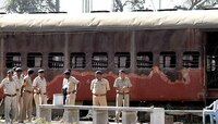 ഗോദ്ര സംഭവം: വധശിക്ഷയ്ക്ക് വിധിക്കപ്പെട്ട 11 പ്രതികളുടെ ശിക്ഷ ജീവപര്യന്തമാക്കി കുറച്ച് ഗുജറാത്ത് ഹൈക്കോടതി