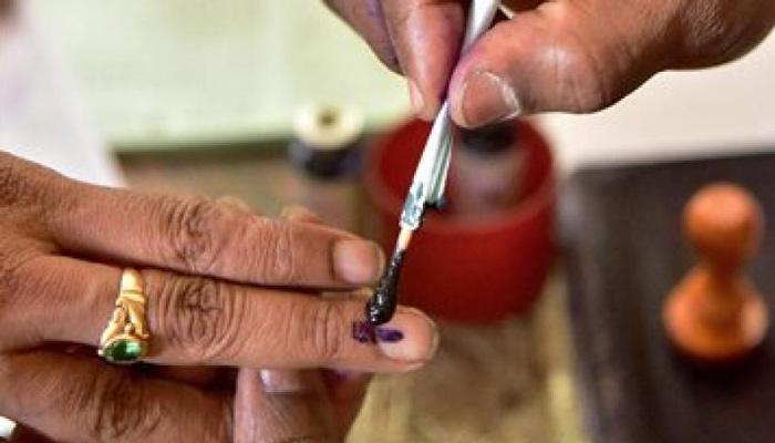 വേങ്ങര ഉപതെരഞ്ഞെടുപ്പ്: ആദ്യഒരുമണിക്കൂറില് 5% പോളിംഗ് രേഖപ്പെടുത്തി വേങ്ങര ഉപതെരഞ്ഞെടുപ്പ്: ആദ്യഒരുമണിക്കൂറില് 5% പോളിംഗ് രേഖപ്പെടുത്തി