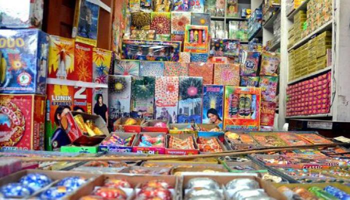 പടക്ക നിരോധനത്തില് ഉറച്ചുനില്ക്കുന്നു; വിധിയെ വര്ഗീയവല്ക്കരിക്കരുതെന്ന് സുപ്രീം കോടതി പടക്ക നിരോധനത്തില് ഉറച്ചുനില്ക്കുന്നു; വിധിയെ വര്ഗീയവല്ക്കരിക്കരുതെന്ന് സുപ്രീം കോടതി