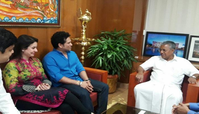 ഐ.എസ്.എല്ലിന് മുഖ്യമന്ത്രിയെ നേരിട്ട് ക്ഷണിക്കാന് സച്ചിനെത്തി, വീഡിയോ കാണാം ഐ.എസ്.എല്ലിന് മുഖ്യമന്ത്രിയെ നേരിട്ട് ക്ഷണിക്കാന് സച്ചിനെത്തി, വീഡിയോ കാണാം