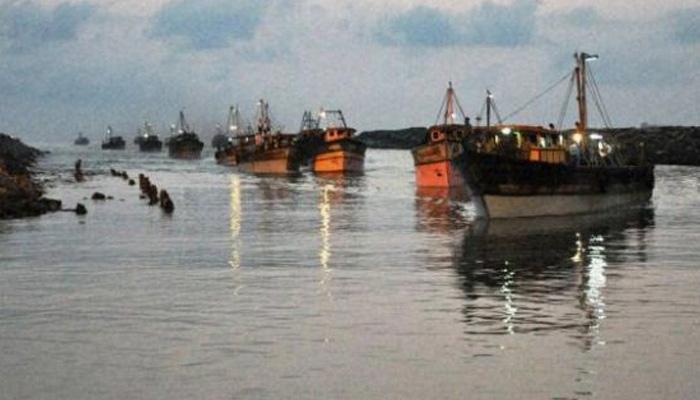 മത്സ്യത്തൊഴിലാളികള്ക്കുനേരെ നിറയൊഴിച്ച് കോസ്റ്റ് ഗാർഡ് മത്സ്യത്തൊഴിലാളികള്ക്കുനേരെ നിറയൊഴിച്ച് കോസ്റ്റ് ഗാർഡ്