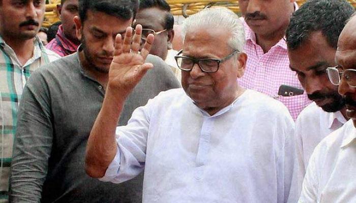 ജനങ്ങള്ക്കൊപ്പമെന്ന് വി.എസ്; വിഴിഞ്ഞവും പൂന്തുറയും സന്ദര്ശിച്ചു ജനങ്ങള്ക്കൊപ്പമെന്ന് വി.എസ്; വിഴിഞ്ഞവും പൂന്തുറയും സന്ദര്ശിച്ചു
