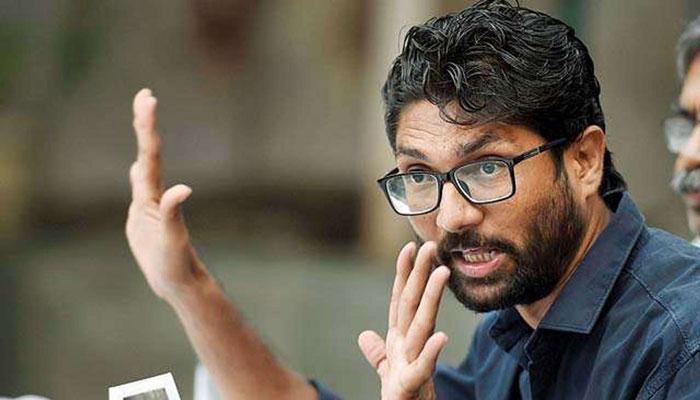 ജിഗ്നേഷ് മേവാനിയുടെ ട്രോള് മഴയില് കുതിര്ന്ന് നരേന്ദ്രമോദി ജിഗ്നേഷ് മേവാനിയുടെ ട്രോള് മഴയില് കുതിര്ന്ന് നരേന്ദ്രമോദി