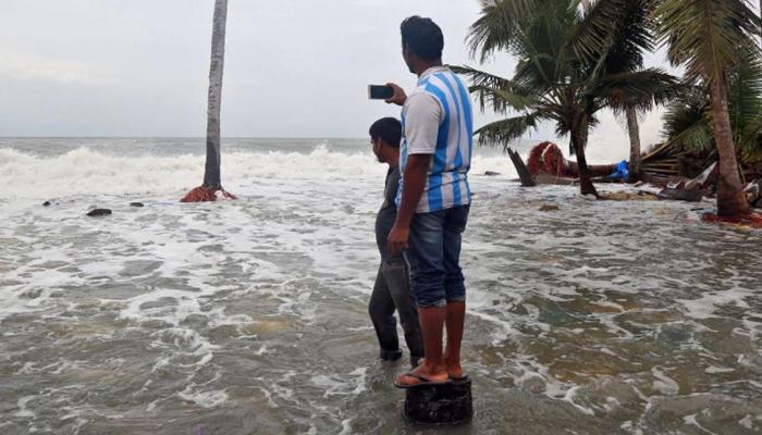 ഓഖി: കാണാതായവരുടെ കുടുംബങ്ങള്ക്ക് മൂന്ന് മാസത്തിനകം സഹായധനം ഓഖി: കാണാതായവരുടെ കുടുംബങ്ങള്ക്ക് മൂന്ന് മാസത്തിനകം സഹായധനം