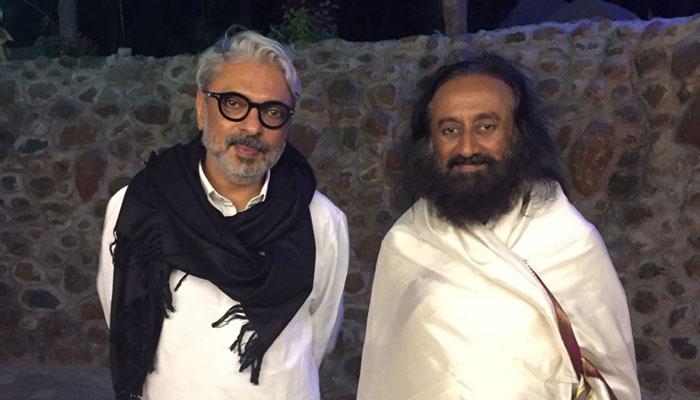 'പത്മാവത്': എതിര്ക്കേണ്ടതായി ഒന്നുമില്ലെന്ന് ശ്രീ ശ്രീ രവിശങ്കര് 'പത്മാവത്': എതിര്ക്കേണ്ടതായി ഒന്നുമില്ലെന്ന് ശ്രീ ശ്രീ രവിശങ്കര്