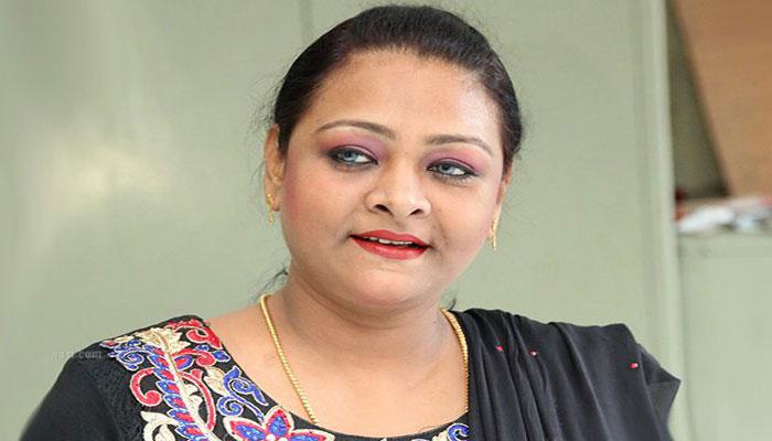മലയാളത്തെ ത്രസിപ്പിച്ച ഷക്കീല വീണ്ടുമെത്തുന്നു മലയാളത്തെ ത്രസിപ്പിച്ച ഷക്കീല വീണ്ടുമെത്തുന്നു