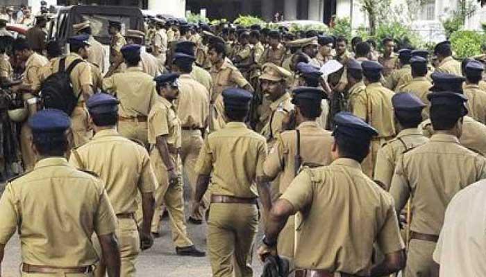 പൊലീസുകാരെ ആക്രമിച്ച് സിഐടിയു നേതാവിനെ മോചിപ്പിച്ചു പൊലീസുകാരെ ആക്രമിച്ച് സിഐടിയു നേതാവിനെ മോചിപ്പിച്ചു