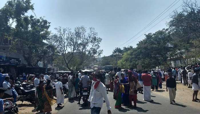 മധുവിന്‍റെ കൊലപാതകം: റോഡ്‌ ഉപരോധവുമായി ആദിവാസി ജനത