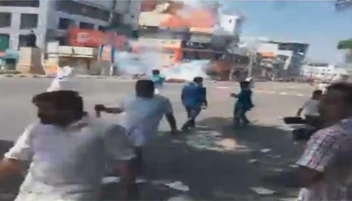 യൂത്ത് കോണ്ഗ്രസ് പ്രവര്ത്തകര് നടത്തിയ മാര്ച്ച് അക്രമാസക്തം യൂത്ത് കോണ്ഗ്രസ് പ്രവര്ത്തകര് നടത്തിയ മാര്ച്ച് അക്രമാസക്തം