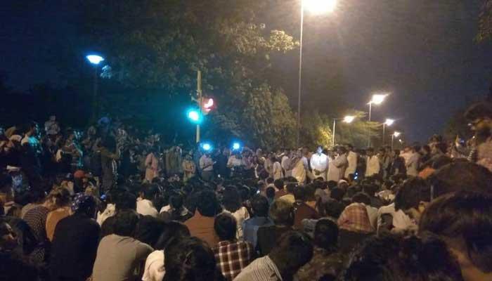ജെഎന്യു വിദ്യാര്ത്ഥി മാര്ച്ചിനുനേരെ ജലപീരങ്കി പ്രയോഗം; സംഘര്ഷാവസ്ഥ തുടരുന്നു ജെഎന്യു വിദ്യാര്ത്ഥി മാര്ച്ചിനുനേരെ ജലപീരങ്കി പ്രയോഗം; സംഘര്ഷാവസ്ഥ തുടരുന്നു