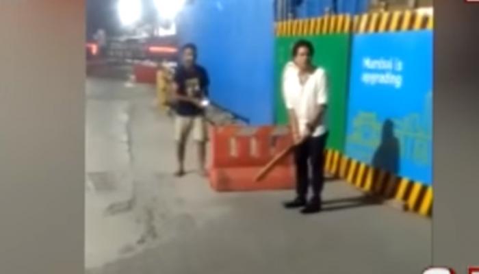 VIDEO: ഹോട്ടല്‍ ജീവനക്കാരോടൊപ്പം തെരുവില്‍ ക്രിക്കറ്റ്‌ കളിച്ച് സച്ചിന്‍