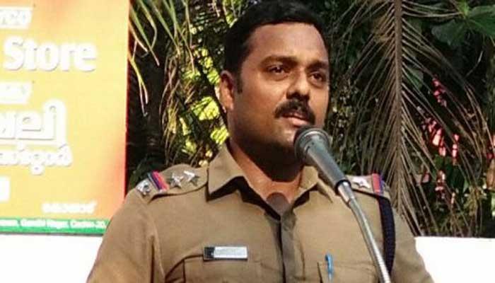 വരാപ്പുഴ കസ്റ്റഡി മരണം: എസ്ഐ ദീപക്കിനെതിരായുള്ള കുറ്റം ഗൗരവമുള്ളത്, ജാമ്യാപേക്ഷ തള്ളി വരാപ്പുഴ കസ്റ്റഡി മരണം: എസ്ഐ ദീപക്കിനെതിരായുള്ള കുറ്റം ഗൗരവമുള്ളത്, ജാമ്യാപേക്ഷ തള്ളി