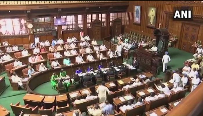 നിയസഭ നടപടികള് പുരോഗമിക്കുന്നു: രണ്ട് കോണ്ഗ്രസ് എംഎല്എമാര് എത്തിയില്ല നിയസഭ നടപടികള് പുരോഗമിക്കുന്നു: രണ്ട് കോണ്ഗ്രസ് എംഎല്എമാര് എത്തിയില്ല