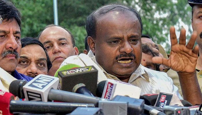 ഗവര്ണറെ കാണാനൊരുങ്ങി കുമാരസ്വാമി; സര്ക്കാര് രൂപീകരിക്കാന് ക്ഷണിക്കണമെന്ന് ആവശ്യം ഗവര്ണറെ കാണാനൊരുങ്ങി കുമാരസ്വാമി; സര്ക്കാര് രൂപീകരിക്കാന് ക്ഷണിക്കണമെന്ന് ആവശ്യം