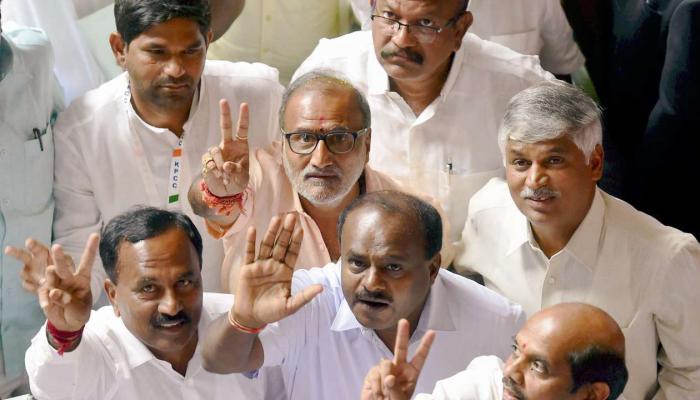 കോണ്ഗ്രസ്-ജെഡിഎസ് സഖ്യം അധികാരത്തിലേക്ക്; സത്യപ്രതിജ്ഞ തിങ്കളാഴ്ച കോണ്ഗ്രസ്-ജെഡിഎസ് സഖ്യം അധികാരത്തിലേക്ക്; സത്യപ്രതിജ്ഞ തിങ്കളാഴ്ച
