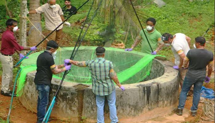 കൊ​ടി​യ​ത്തൂ​രി​ല്‍ വ​വ്വാ​ലു​ക​ളെ ക​ണ്ടെ​ത്തി​യ കി​ണ​ര്‍ വ​ല​യി​ട്ട് മൂ​ടി