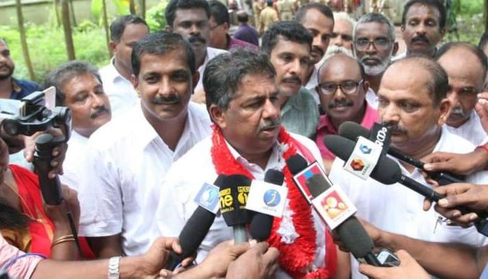 ചെങ്ങന്നൂരില് ചുവപ്പ് തരംഗം; സജി ചെറിയാന് റെക്കോര്ഡ് വിജയം ചെങ്ങന്നൂരില് ചുവപ്പ് തരംഗം; സജി ചെറിയാന് റെക്കോര്ഡ് വിജയം