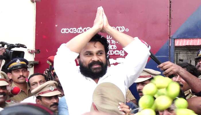 അവള്ക്കൊപ്പം ഒരാണ്ട്! ദിലീപ് അറസ്റ്റിലായിട്ട് ഇന്ന് ഒരുവര്ഷം അവള്ക്കൊപ്പം ഒരാണ്ട്! ദിലീപ് അറസ്റ്റിലായിട്ട് ഇന്ന് ഒരുവര്ഷം