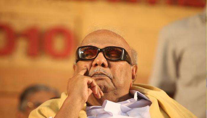 കരുണാനിധിയുടെ ആരോഗ്യനില വഷളായതിനെ തുടര്ന്ന് ആശുപത്രിയിലേക്ക് മാറ്റി കരുണാനിധിയുടെ ആരോഗ്യനില വഷളായതിനെ തുടര്ന്ന് ആശുപത്രിയിലേക്ക് മാറ്റി