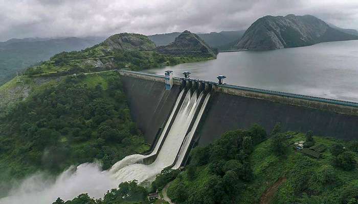 ജലനിരപ്പ് കുറയുന്നു; ഷട്ടറുകള് ഉടന് അടയ്ക്കില്ല ജലനിരപ്പ് കുറയുന്നു; ഷട്ടറുകള് ഉടന് അടയ്ക്കില്ല