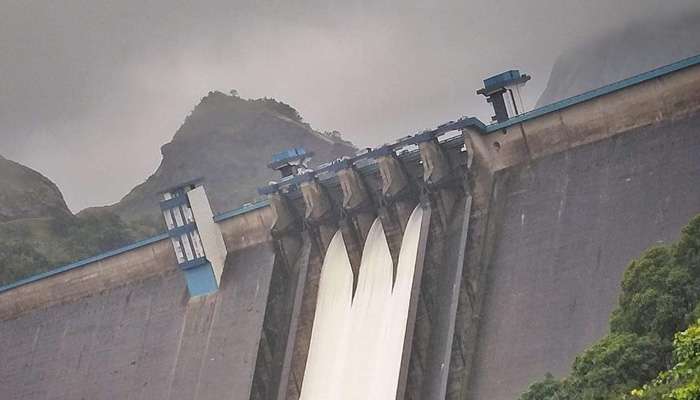 ജലനിരപ്പ് ഉയരുന്നു; ചെറുതോണി അണക്കെട്ടിന്റെ എല്ലാ ഷട്ടറുകളും തുറന്നു ജലനിരപ്പ് ഉയരുന്നു; ചെറുതോണി അണക്കെട്ടിന്റെ എല്ലാ ഷട്ടറുകളും തുറന്നു