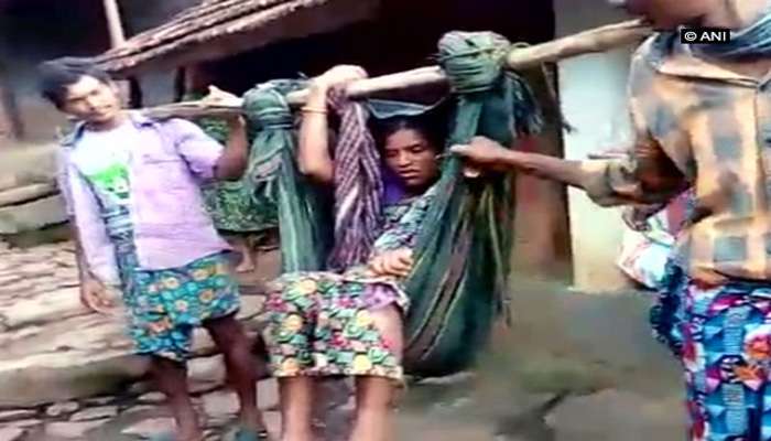 video: ഊരില് നിന്ന് ആശുപത്രിയിലേക്ക് ചുമന്ന് കൊണ്ടു പോകുന്നതിനിടെ യുവതി പ്രസവിച്ചു video: ഊരില് നിന്ന് ആശുപത്രിയിലേക്ക് ചുമന്ന് കൊണ്ടു പോകുന്നതിനിടെ യുവതി പ്രസവിച്ചു