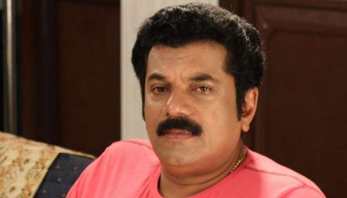 മുകേഷിനെതിരെ പ്രതിഷേധം ശക്തം: കോലം കത്തിച്ചു മുകേഷിനെതിരെ പ്രതിഷേധം ശക്തം: കോലം കത്തിച്ചു