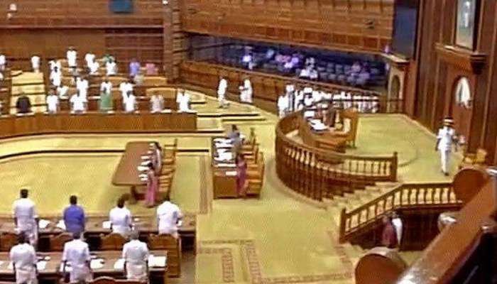 പ്രതിപക്ഷ ബഹളം: നിയമസഭ ഇന്നത്തേക്ക് പിരിഞ്ഞു പ്രതിപക്ഷ ബഹളം: നിയമസഭ ഇന്നത്തേക്ക് പിരിഞ്ഞു