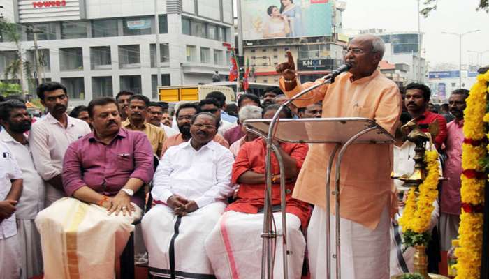 എ.എന്.രാധാകൃഷ്ണന് അഭിവാദ്യമര്പ്പിച്ച് സുരേഷ് ഗോപിയും രാജഗോപാലും എ.എന്.രാധാകൃഷ്ണന് അഭിവാദ്യമര്പ്പിച്ച് സുരേഷ് ഗോപിയും രാജഗോപാലും