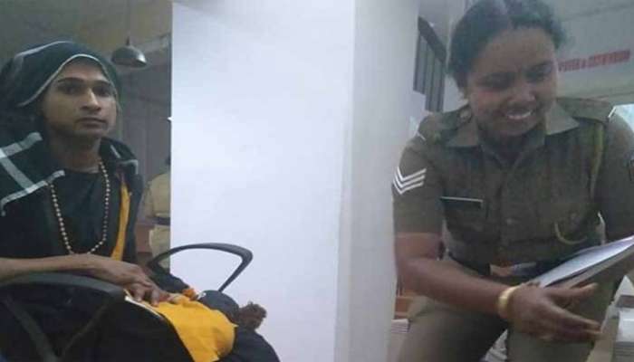 ശബരിമല ദര്ശനത്തിന് പോയ ട്രാന്സ് ജെന്ഡറുകളെ പൊലീസ് തിരിച്ചയച്ചു ശബരിമല ദര്ശനത്തിന് പോയ ട്രാന്സ് ജെന്ഡറുകളെ പൊലീസ് തിരിച്ചയച്ചു