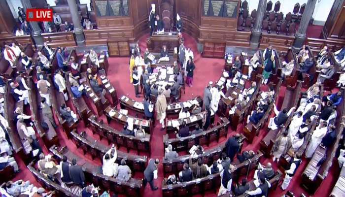 മുത്തലാഖ് ബില്: രാജ്യസഭയില് പ്രതിപക്ഷ ബഹളത്തെ തുടര്ന്ന് സഭ നിര്ത്തിവെച്ചു മുത്തലാഖ് ബില്: രാജ്യസഭയില് പ്രതിപക്ഷ ബഹളത്തെ തുടര്ന്ന് സഭ നിര്ത്തിവെച്ചു