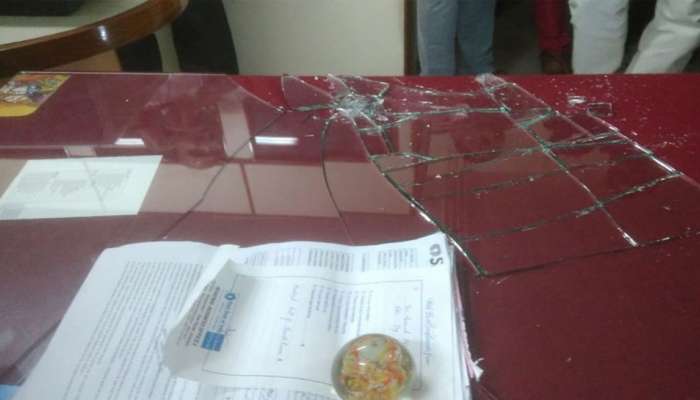 എസ്ബിഐ ട്രഷറി ബ്രാഞ്ച് ആക്രമണം: 2 എന്ജിഒ യൂണിയന് നേതാക്കള് അറസ്റ്റില് എസ്ബിഐ ട്രഷറി ബ്രാഞ്ച് ആക്രമണം: 2 എന്ജിഒ യൂണിയന് നേതാക്കള് അറസ്റ്റില്