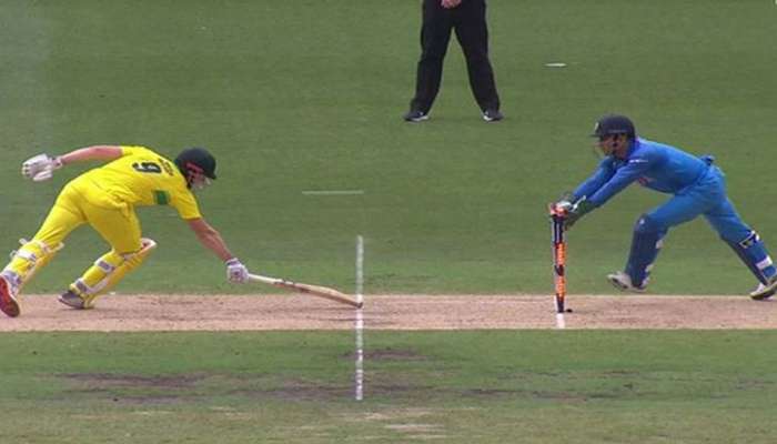 INDvsAUS: വീണ്ടും മിന്നല് സ്റ്റംപിങ്ങുമായി ധോണി INDvsAUS: വീണ്ടും മിന്നല് സ്റ്റംപിങ്ങുമായി ധോണി