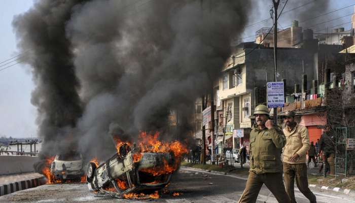ജമ്മു കശ്മീരില് വ്യാപക ആക്രമണം, കര്ഫ്യൂ പ്രഖ്യാപിച്ചു, നാളെ സര്വ്വകക്ഷിയോഗം ജമ്മു കശ്മീരില് വ്യാപക ആക്രമണം, കര്ഫ്യൂ പ്രഖ്യാപിച്ചു, നാളെ സര്വ്വകക്ഷിയോഗം