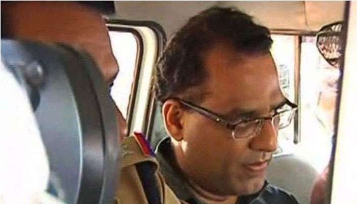 കൊട്ടിയൂര് പീഡനം: (ഫാ) റോബിന് വടക്കുംചേരിക്ക് 20 വര്ഷം കഠിന തടവ് കൊട്ടിയൂര് പീഡനം: (ഫാ) റോബിന് വടക്കുംചേരിക്ക് 20 വര്ഷം കഠിന തടവ്