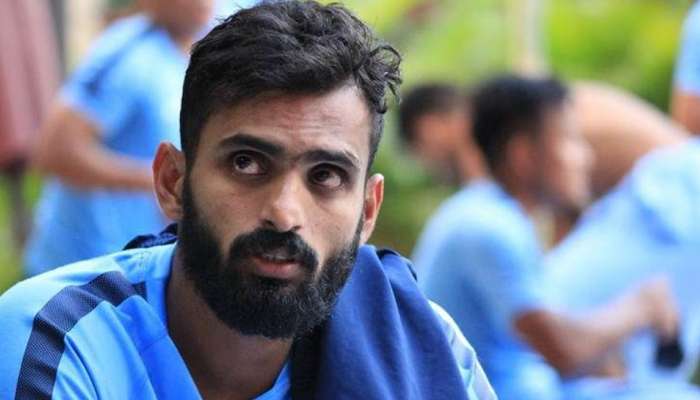 മാപ്പ് ചോദിച്ചു; കേസ് പിന്വലിച്ച് സികെ വിനീത്!! മാപ്പ് ചോദിച്ചു; കേസ് പിന്വലിച്ച് സികെ വിനീത്!!
