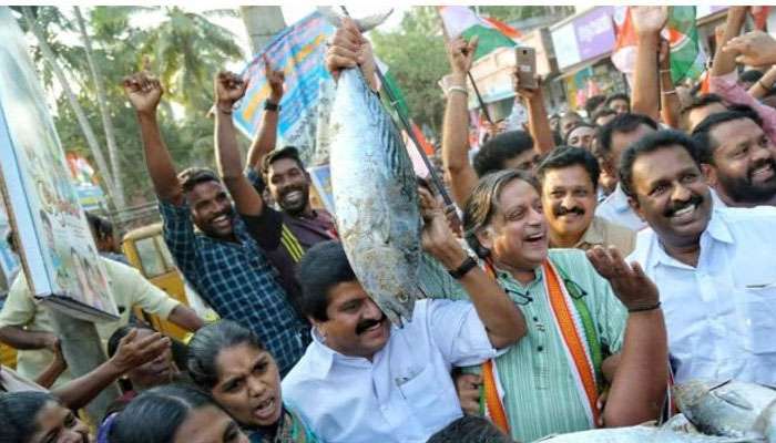 ശശി തരൂരിന് തിരഞ്ഞെടുപ്പിൽ കെട്ടിവയ്ക്കാനുള്ള തുക നല്കി മത്സ്യത്തൊഴിലാളികൾ!! ശശി തരൂരിന് തിരഞ്ഞെടുപ്പിൽ കെട്ടിവയ്ക്കാനുള്ള തുക നല്കി മത്സ്യത്തൊഴിലാളികൾ!!